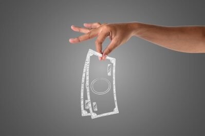 hand-holding-money-made-by-affiliate-marketing