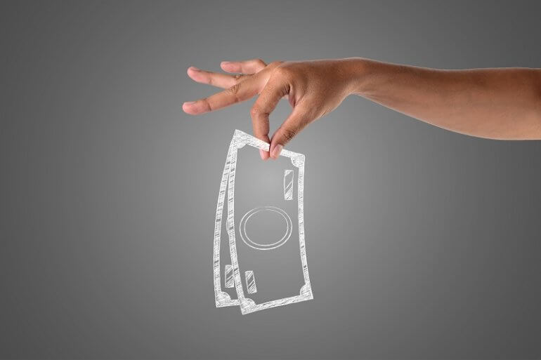 hand-holding-money-made-by-affiliate-marketing